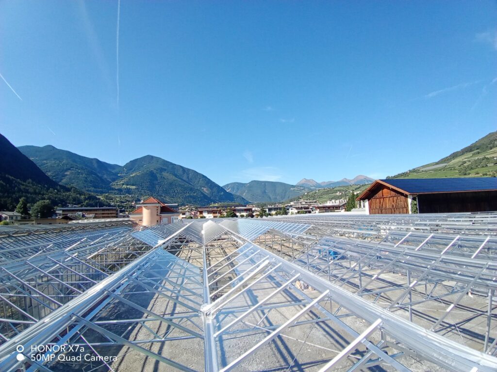 Building Venlo glass greenhouse of 4.005 m2 in Italy